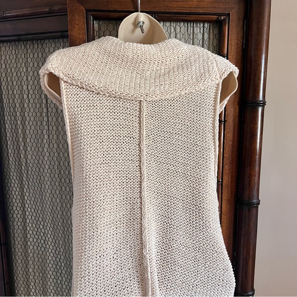 Pure Hand-Knit Cowl Neck Sleeveless Sweater - Picture 3 of 5